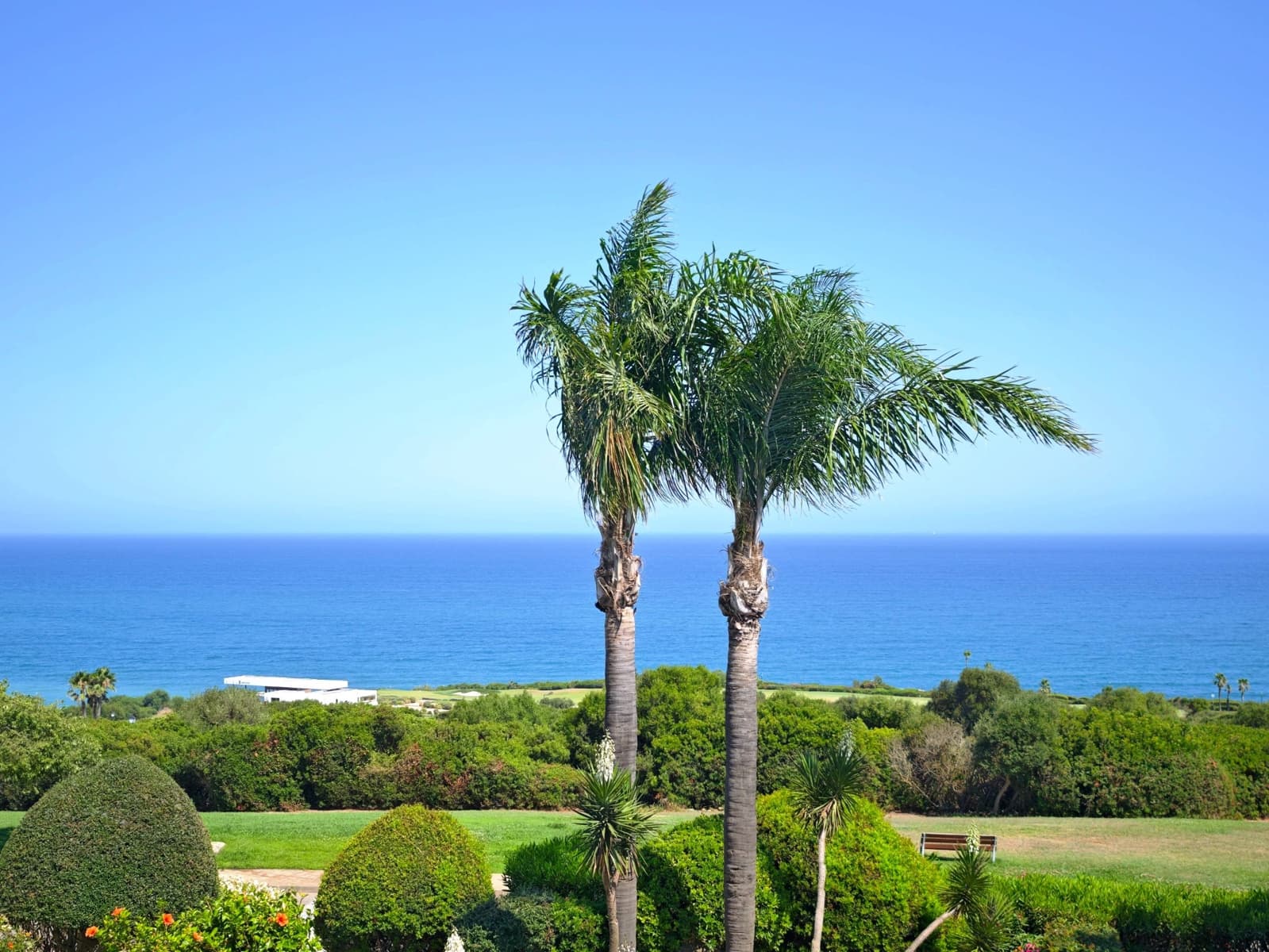 4 bedroom Townhouse for sale in La Linea de la Concepcion with pool garage - € 575,000 (Ref: 9943666)