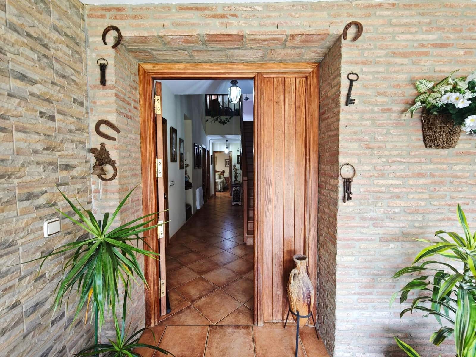 7 sovrum Villa till salu i Algeciras med pool garage - 700 000 € (Ref: 9945741)