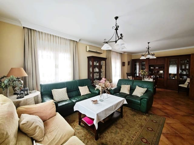 7 sovrum Villa till salu i Algeciras med pool garage - 700 000 € (Ref: 9945741)
