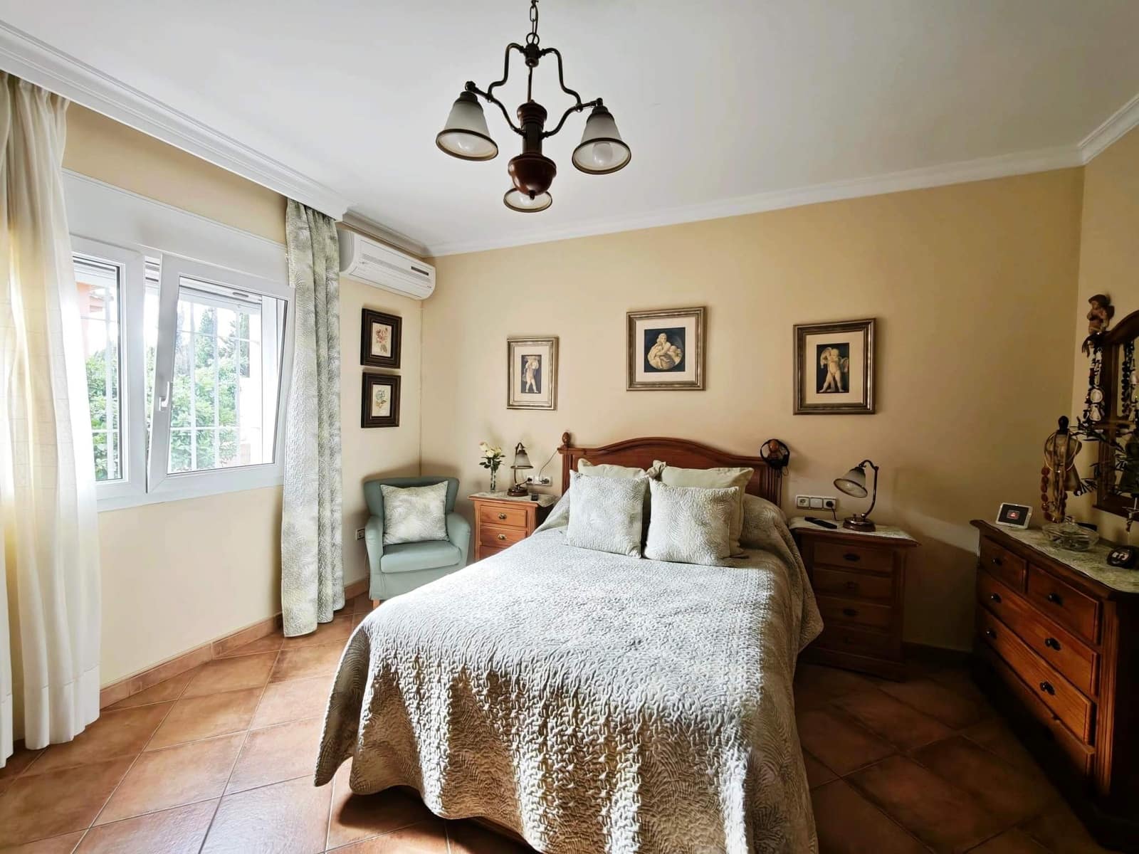 7 sovrum Villa till salu i Algeciras med pool garage - 700 000 € (Ref: 9945741)