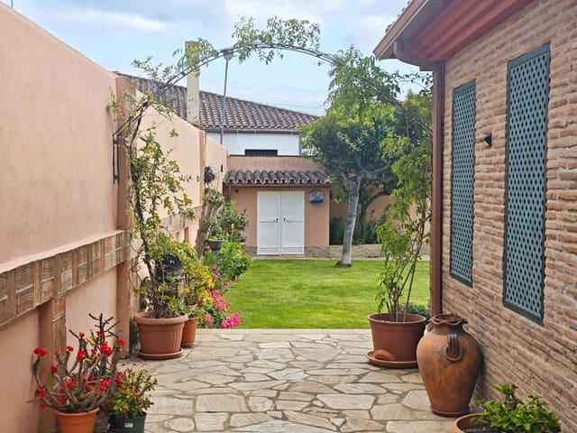 7 sovrum Villa till salu i Algeciras med pool garage - 700 000 € (Ref: 9945741)