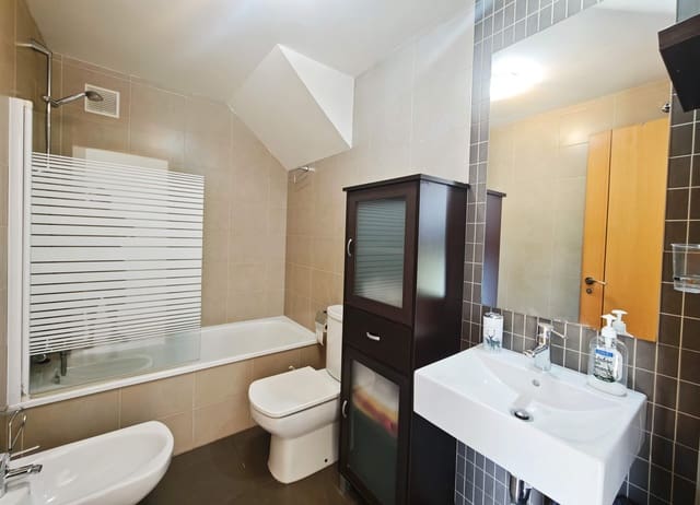 2 soverom Leilighet til salgs i Algeciras med svømmebasseng garasje - € 280 000 (Ref: 9947946)
