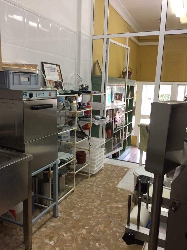 Commercieel te koop in La Linea de la Concepcion - € 100.000 (Ref: 9947947)