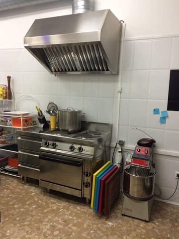 Commercieel te koop in La Línea de la Concepción - € 100.000 (Ref: 9947947)