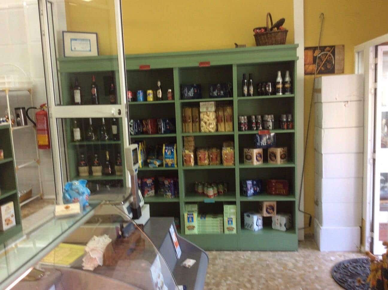 Commercieel te koop in La Linea de la Concepcion - € 100.000 (Ref: 9947947)