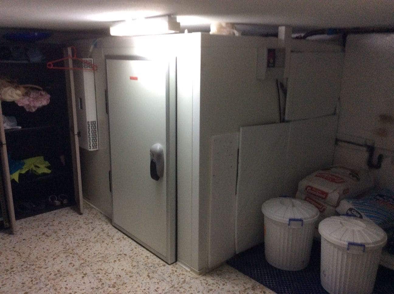 Commercieel te koop in La Linea de la Concepcion - € 100.000 (Ref: 9947947)