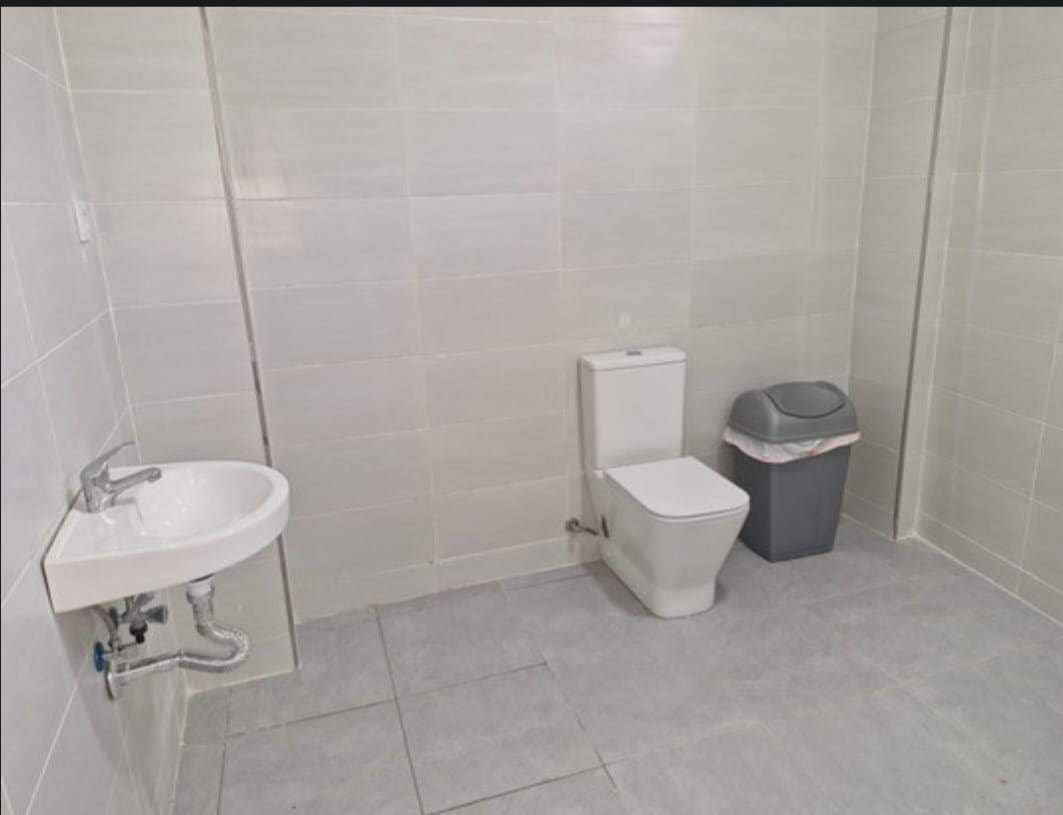 Commercial for sale in La Linea de la Concepcion - € 99,900 (Ref: 9952662)