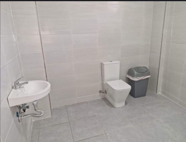 Commercieel te koop in La Línea de la Concepción - € 99.900 (Ref: 9952662)