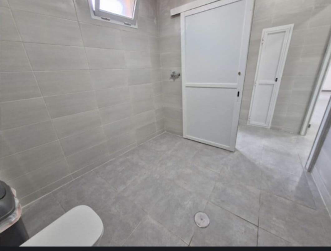 Commercial for sale in La Linea de la Concepcion - € 99,900 (Ref: 9952662)