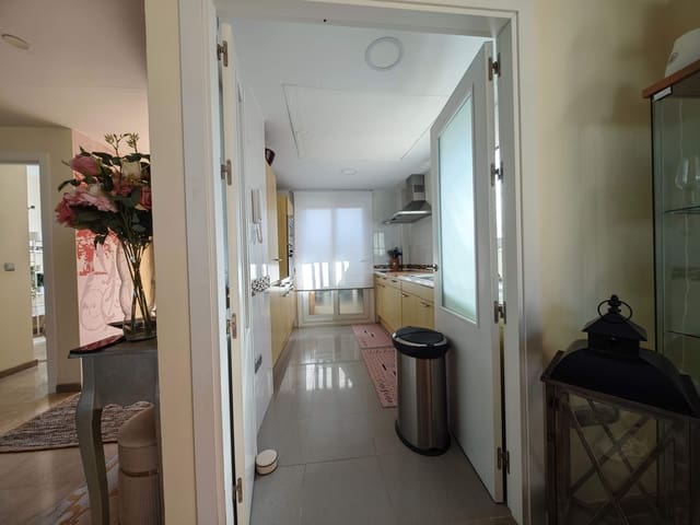 5 makuuhuone Rivitalo myytävänä paikassa La Línea de la Concepción mukana uima-altaan - 540 000 € (Ref: 9959813)