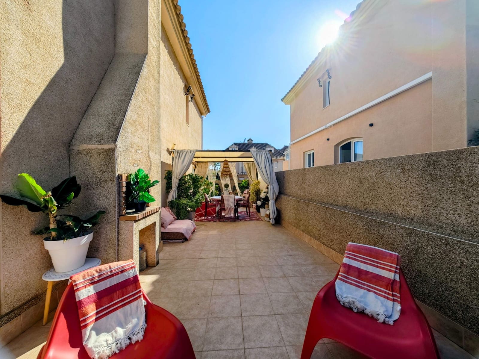 5 chambre Villa/Maison Mitoyenne à vendre à La Linea de la Concepcion avec piscine - 540 000 € (Ref: 9959813)
