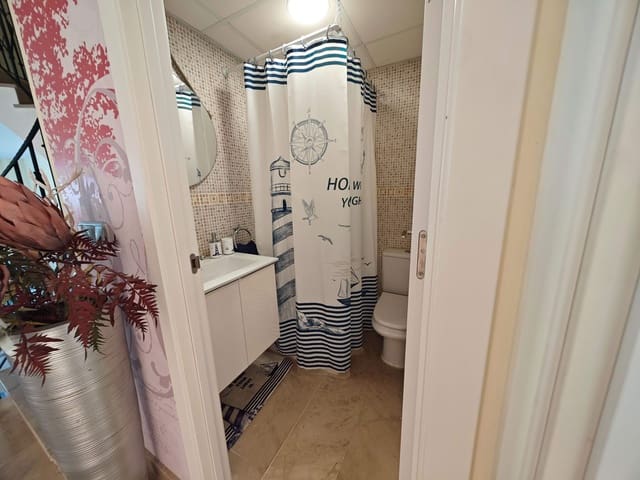 5 makuuhuone Rivitalo myytävänä paikassa La Línea de la Concepción mukana uima-altaan - 540 000 € (Ref: 9959813)