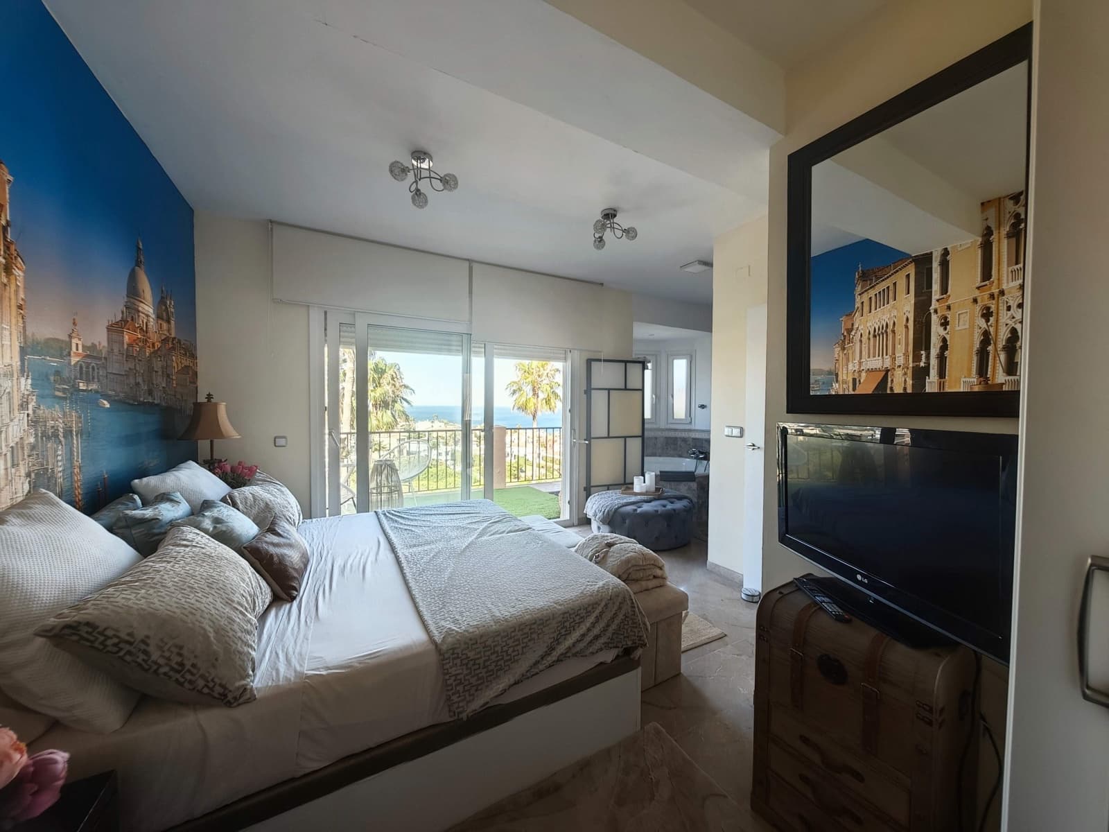 5 chambre Villa/Maison Mitoyenne à vendre à La Linea de la Concepcion avec piscine - 540 000 € (Ref: 9959813)