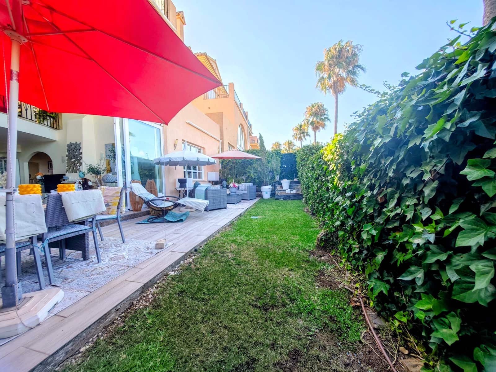 5 chambre Villa/Maison Mitoyenne à vendre à La Linea de la Concepcion avec piscine - 540 000 € (Ref: 9959813)