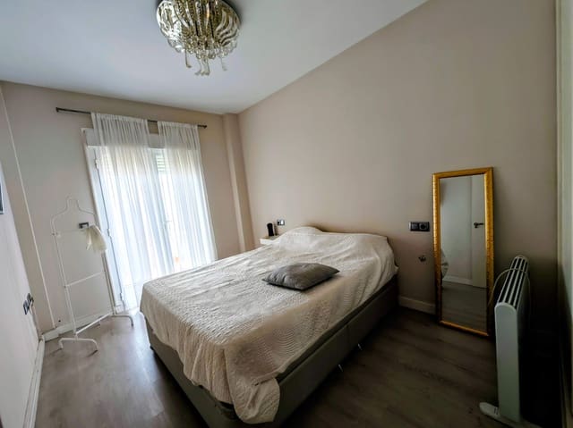 3 makuuhuone Huoneisto myytävänä paikassa La Línea de la Concepción mukana uima-altaan - 195 000 € (Ref: 9962745)