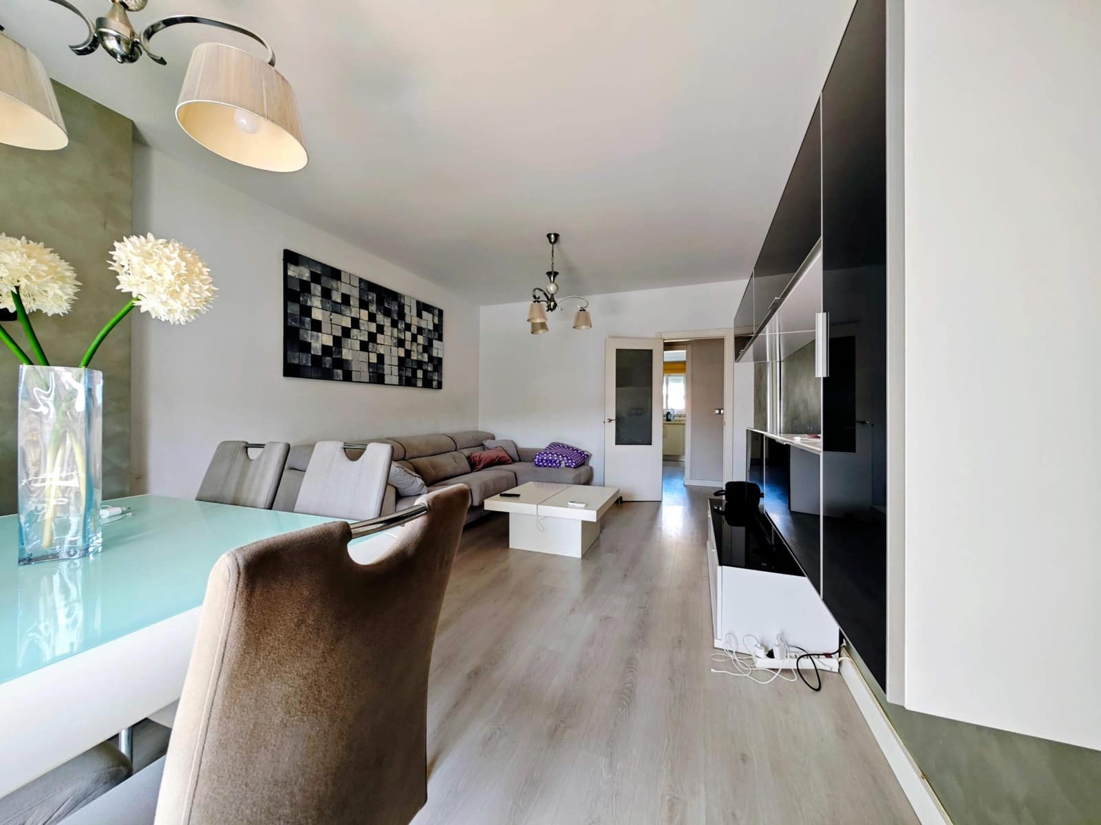 3 sypialnia Apartament na sprzedaż w La Linea de la Concepcion z basenem - 195 000 € (Ref: 9962745)