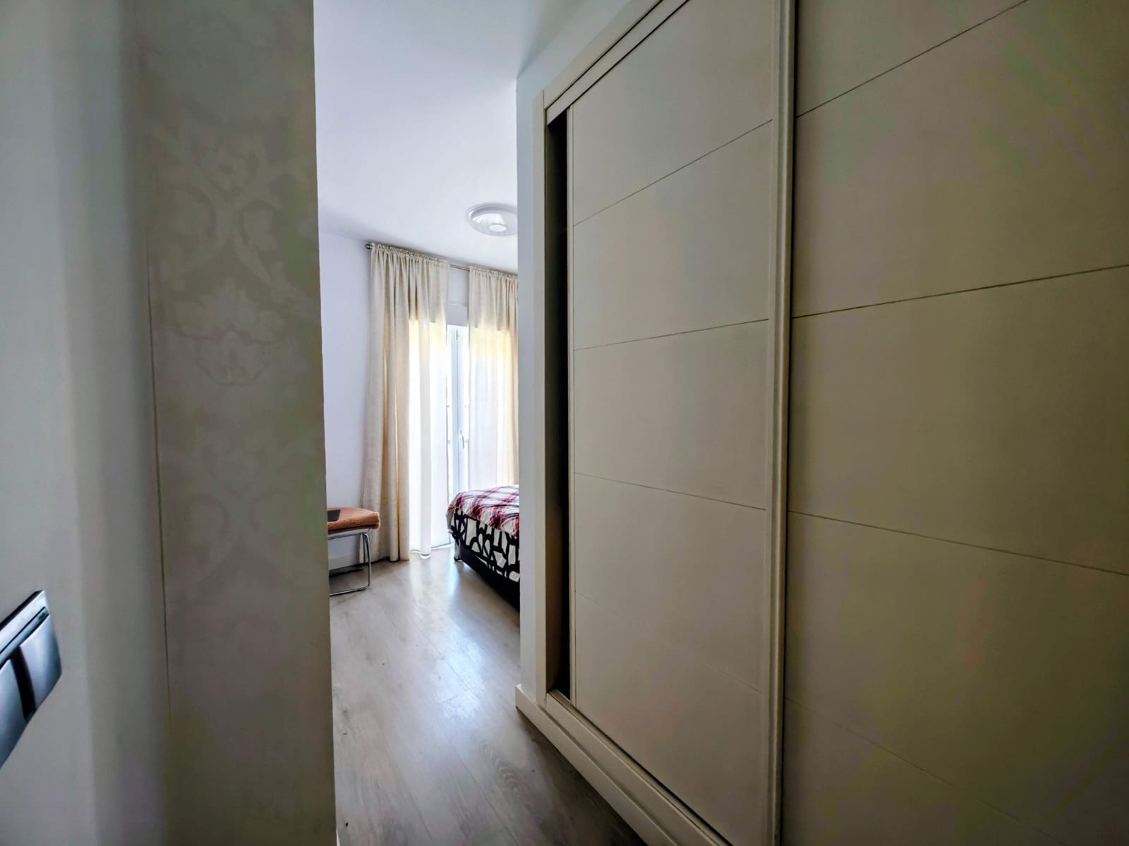 3 sypialnia Apartament na sprzedaż w La Linea de la Concepcion z basenem - 195 000 € (Ref: 9962745)
