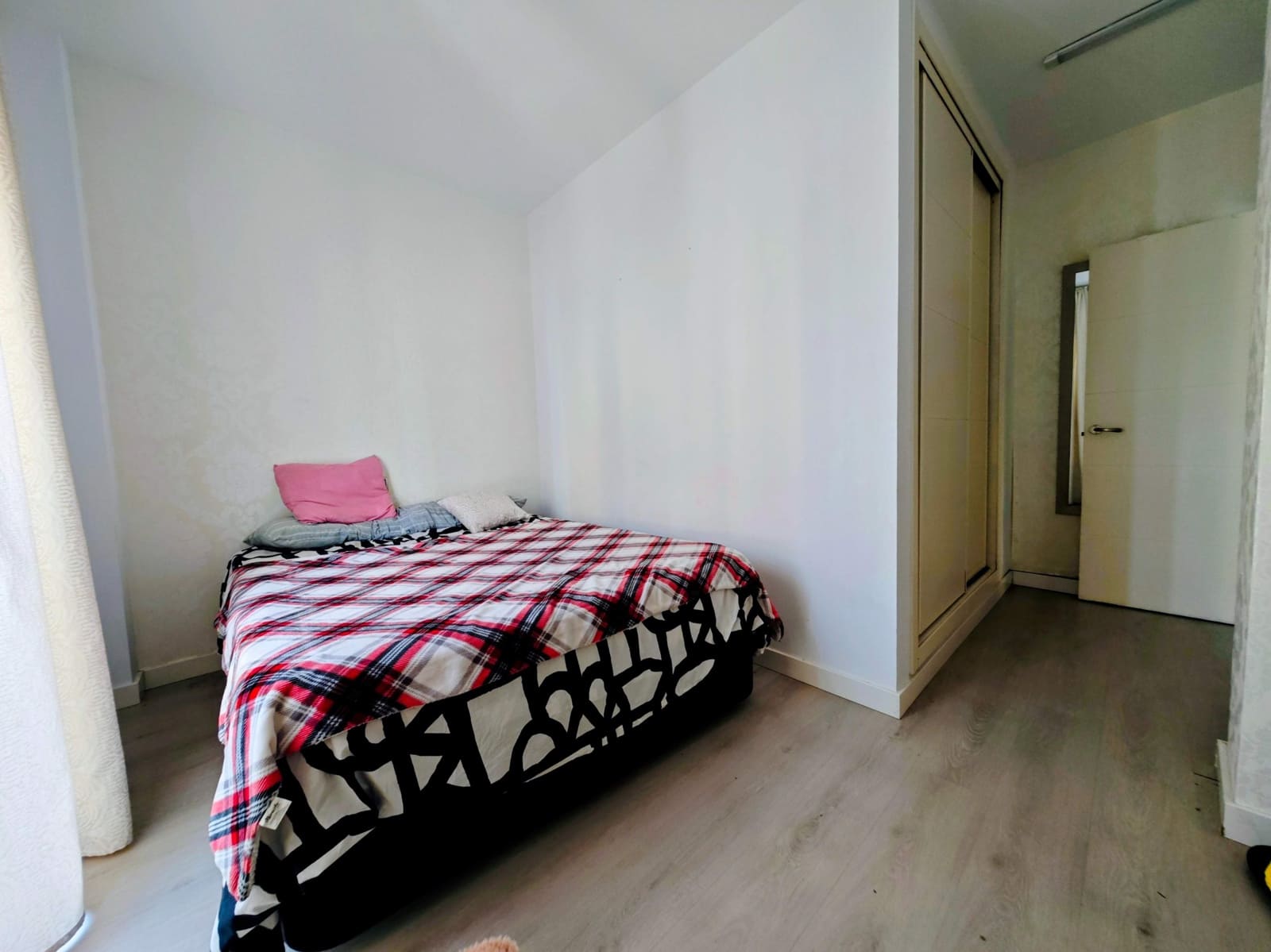3 sypialnia Apartament na sprzedaż w La Linea de la Concepcion z basenem - 195 000 € (Ref: 9962745)