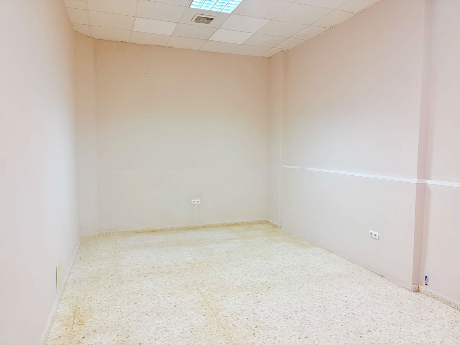 Commerciale in vendita in La Linea de la Concepcion - 120.000 € (Rif: 9965318)