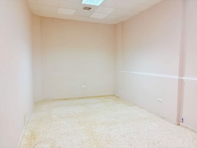 Kommersiell til salgs i La Línea de la Concepción - € 120 000 (Ref: 9965318)