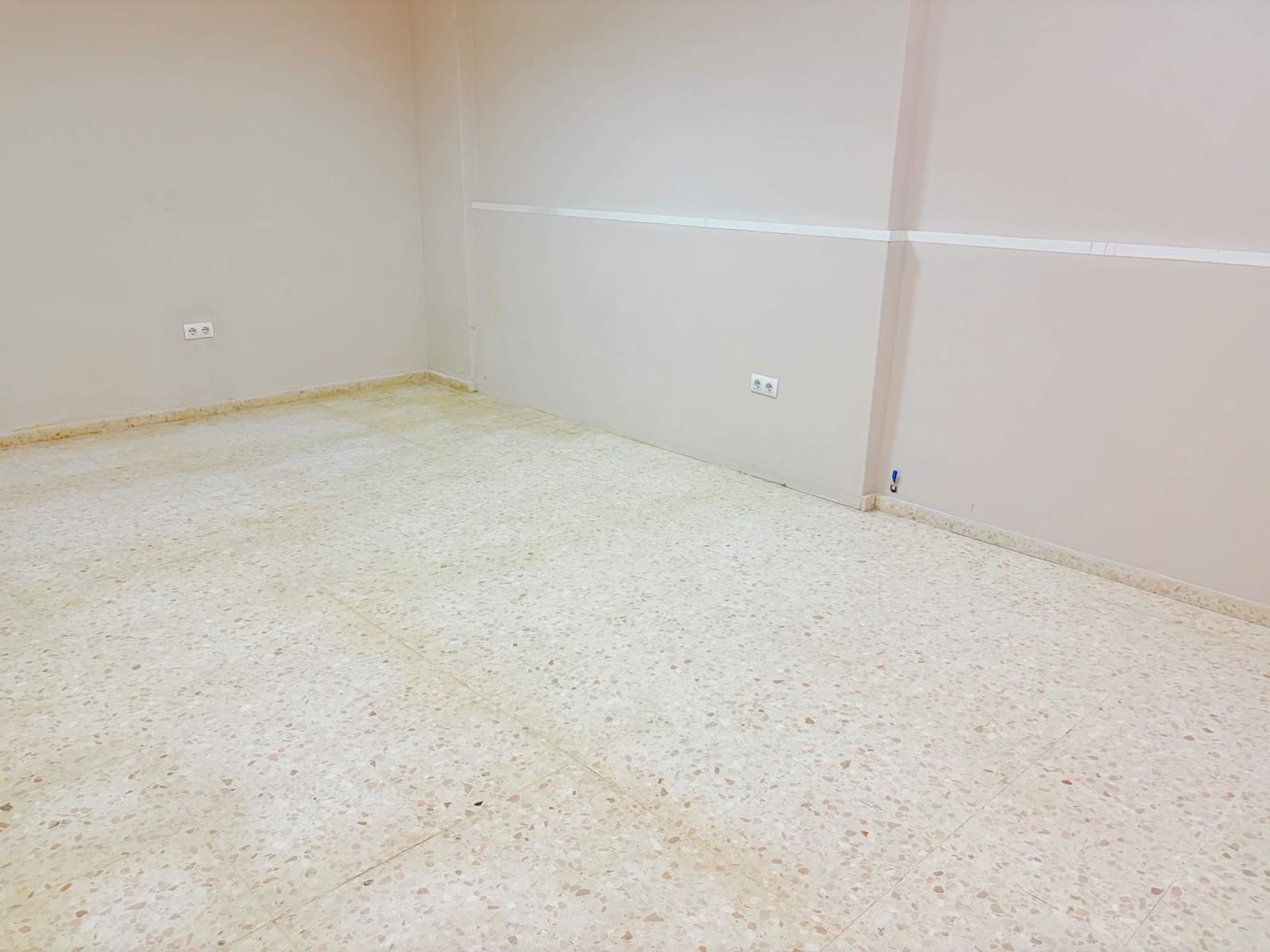 Commerciale in vendita in La Linea de la Concepcion - 120.000 € (Rif: 9965318)