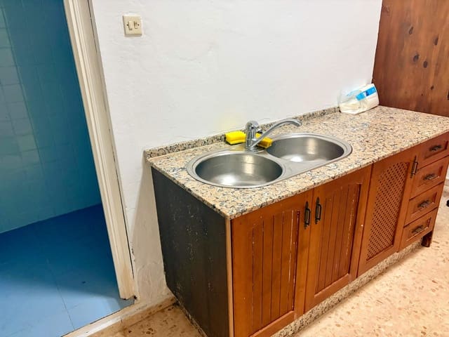Kommersiell til salgs i La Línea de la Concepción - € 120 000 (Ref: 9965318)