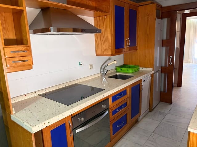 3 makuuhuone Asunto myytävänä paikassa La Línea de la Concepción mukana 
autotalli - 250 000 € (Ref: 9966683)