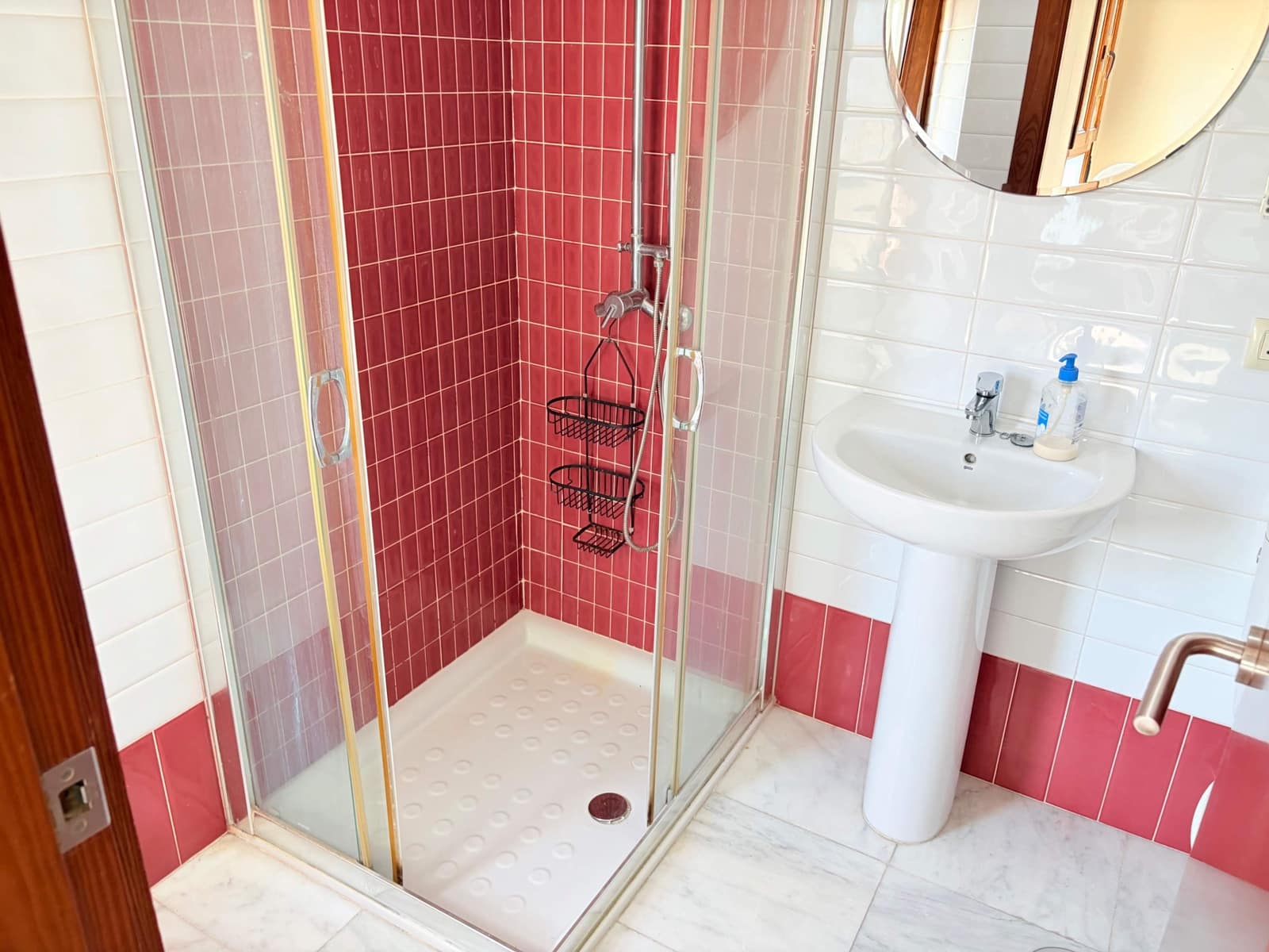 3 makuuhuone Asunto myytävänä paikassa La Linea de la Concepcion mukana 
autotalli - 250 000 € (Ref: 9966683)