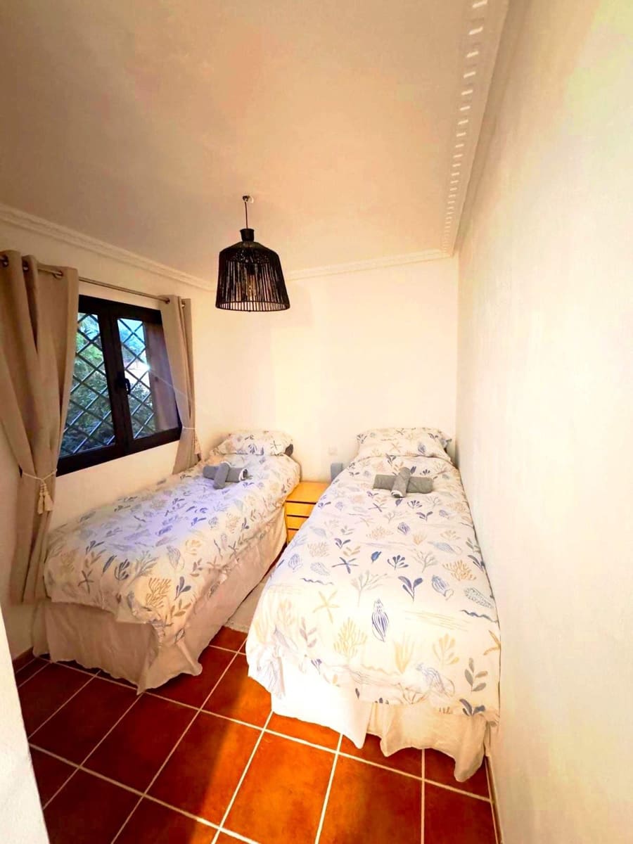 2 bedroom Apartment for rent in La Linea de la Concepcion - € 1,000 (Ref: 9970627)