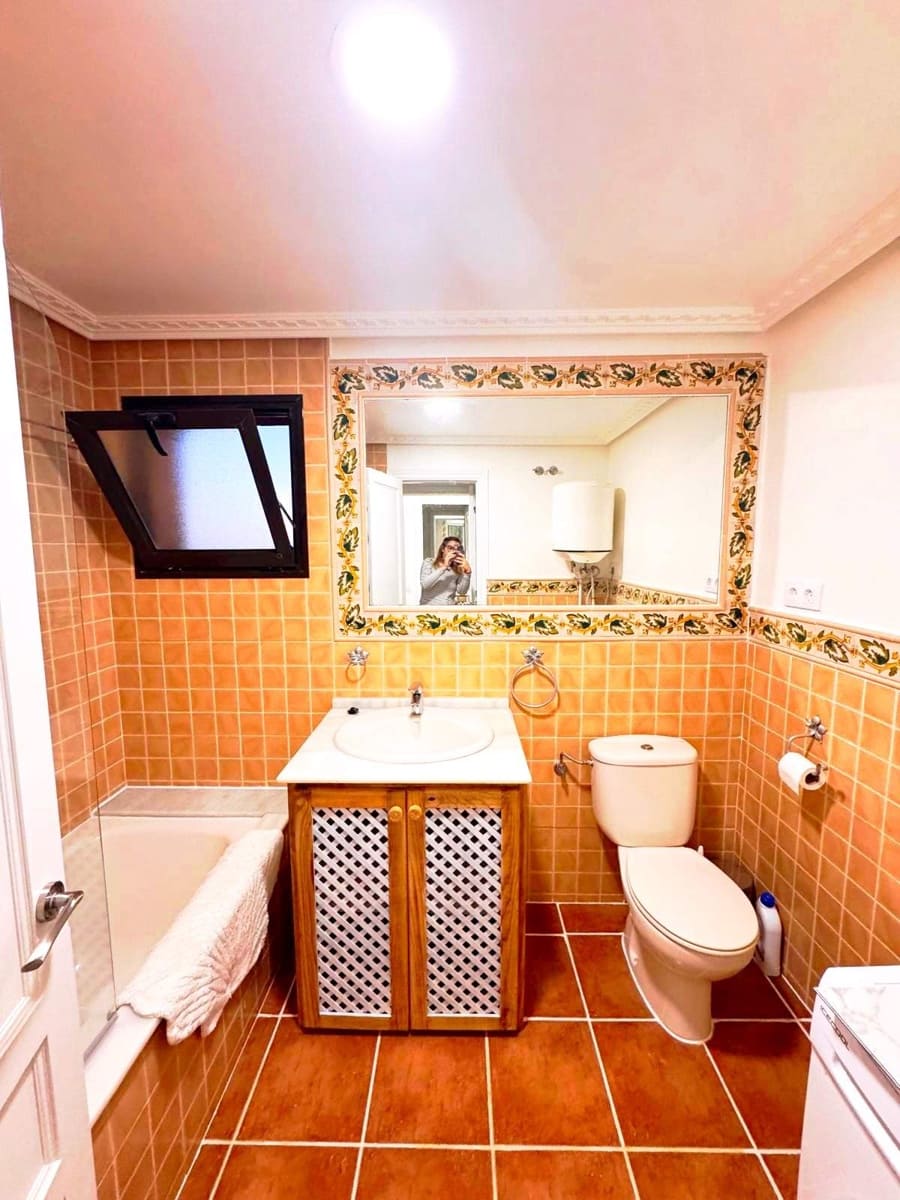 2 bedroom Apartment for rent in La Linea de la Concepcion - € 1,000 (Ref: 9970627)