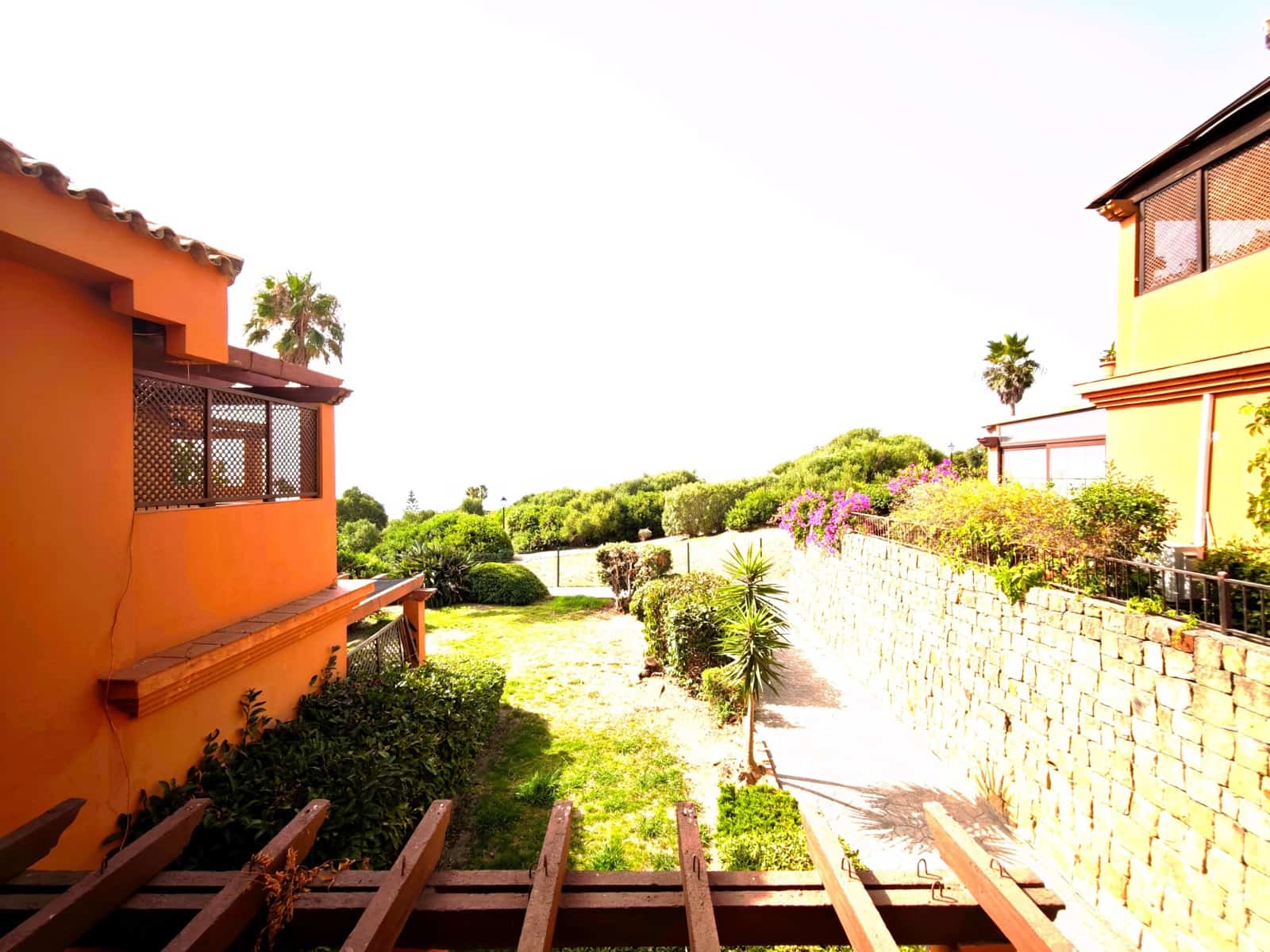 2 bedroom Apartment for rent in La Linea de la Concepcion - € 1,000 (Ref: 9970627)