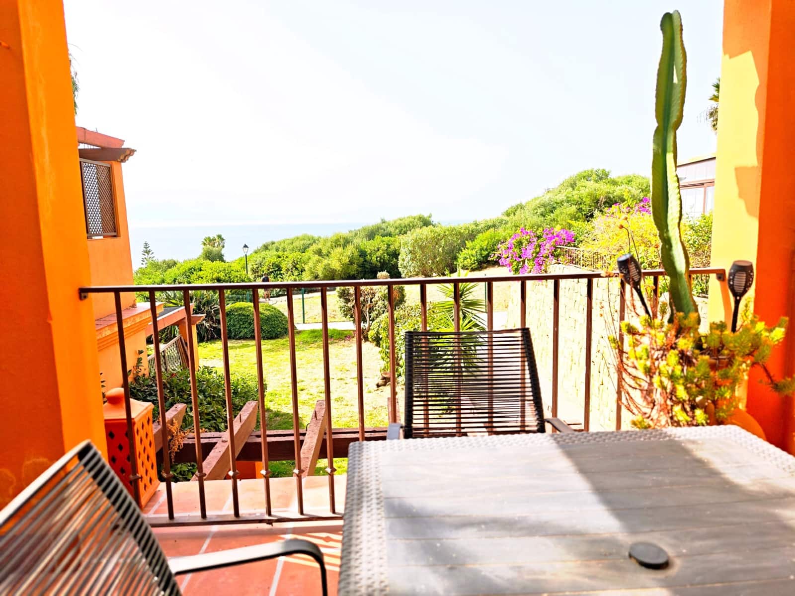 2 bedroom Apartment for rent in La Linea de la Concepcion - € 1,000 (Ref: 9970627)