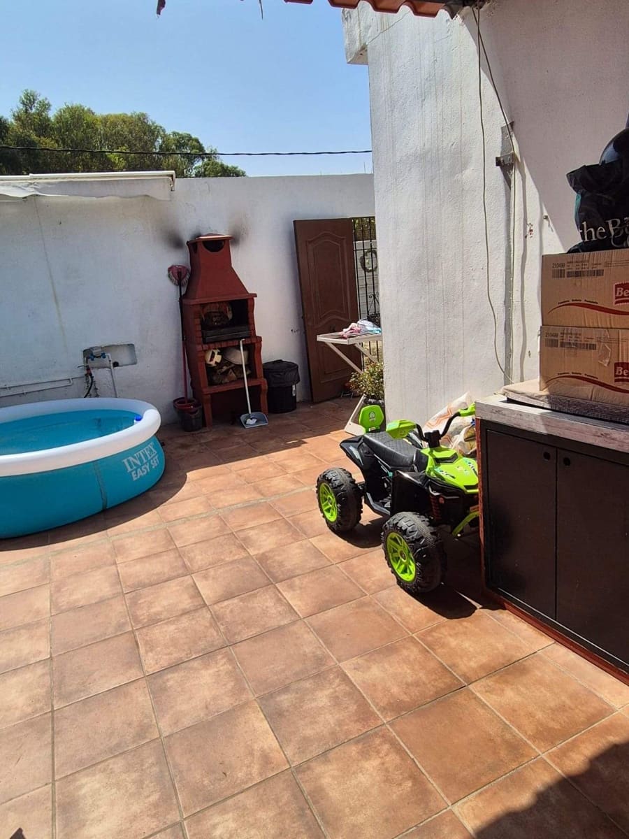 4 bedroom Finca/Country House for sale in La Linea de la Concepcion - € 220,000 (Ref: 9978920)