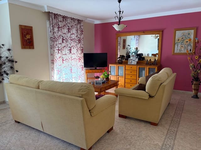 Casa de 3 habitaciones en La Línea de la Concepción en venta - 475.000 € (Ref: 9978921)