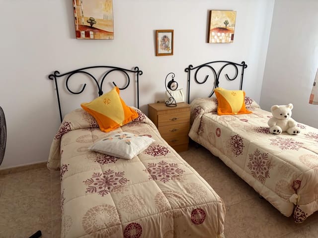 Casa de 3 habitaciones en La Línea de la Concepción en venta - 475.000 € (Ref: 9978921)