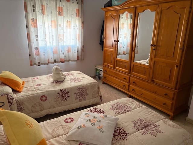 Casa de 3 habitaciones en La Línea de la Concepción en venta - 475.000 € (Ref: 9978921)