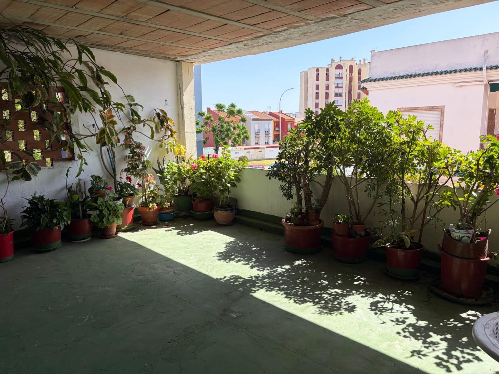 Casa de 3 habitaciones en La Línea de la Concepción en venta - 475.000 € (Ref: 9978921)