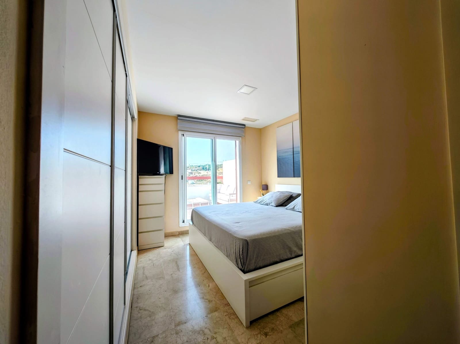 2 slaapkamer Penthouse te koop in La Alcaidesa met zwembad garage - € 350.000 (Ref: 9983966)