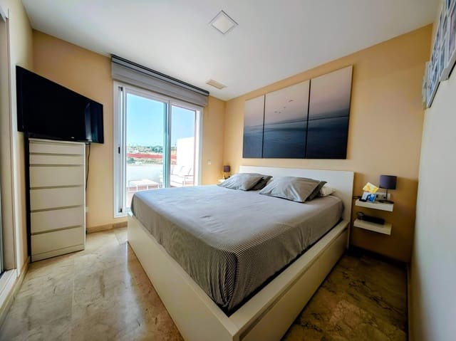 2 soverom Penthouse til salgs i La Alcaidesa med svømmebasseng garasje - € 350 000 (Ref: 9983966)