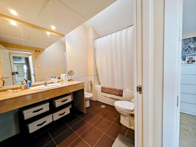2 soverom Penthouse til salgs i La Alcaidesa med svømmebasseng garasje - € 350 000 (Ref: 9983966)