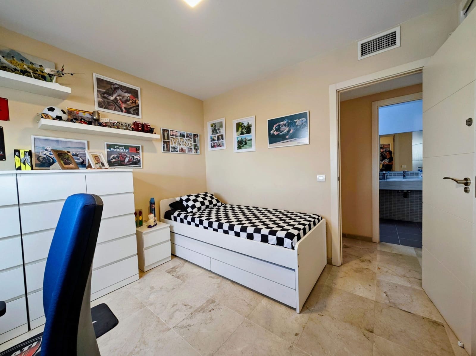 2 slaapkamer Penthouse te koop in La Alcaidesa met zwembad garage - € 350.000 (Ref: 9983966)