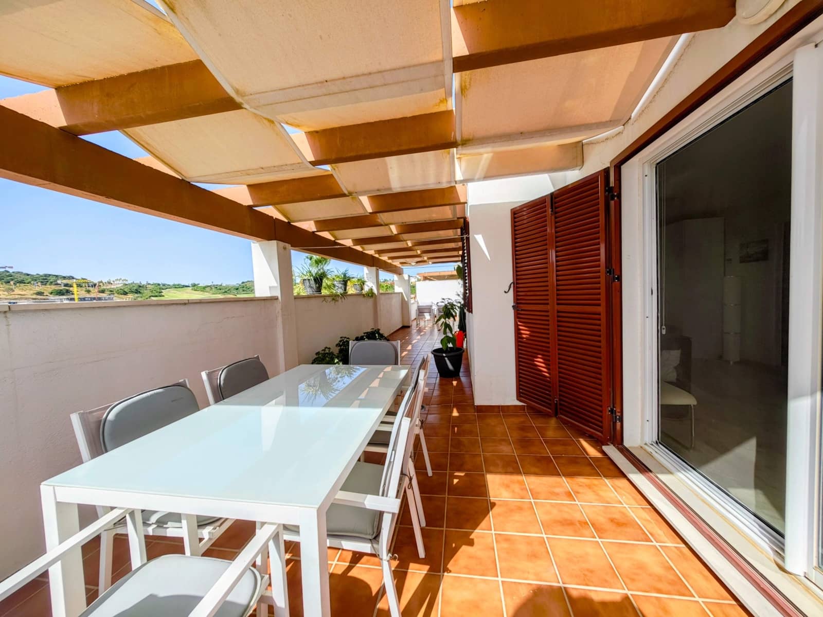 2 slaapkamer Penthouse te koop in La Alcaidesa met zwembad garage - € 350.000 (Ref: 9983966)