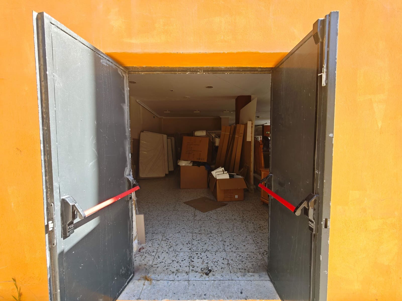 Gewerbe zu vermieten in Algeciras - 1.200 € (Ref: 9986907)
