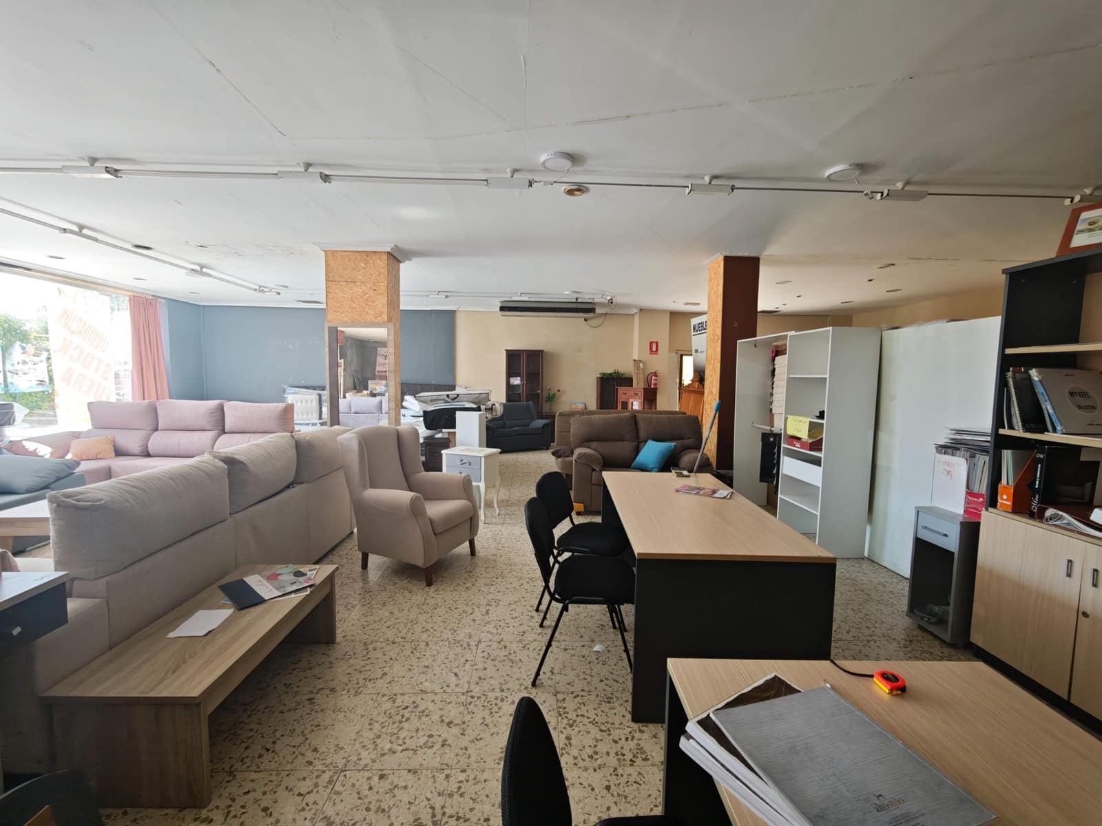 Local Commercial à louer à Algeciras - 1 200 € (Ref: 9986907)