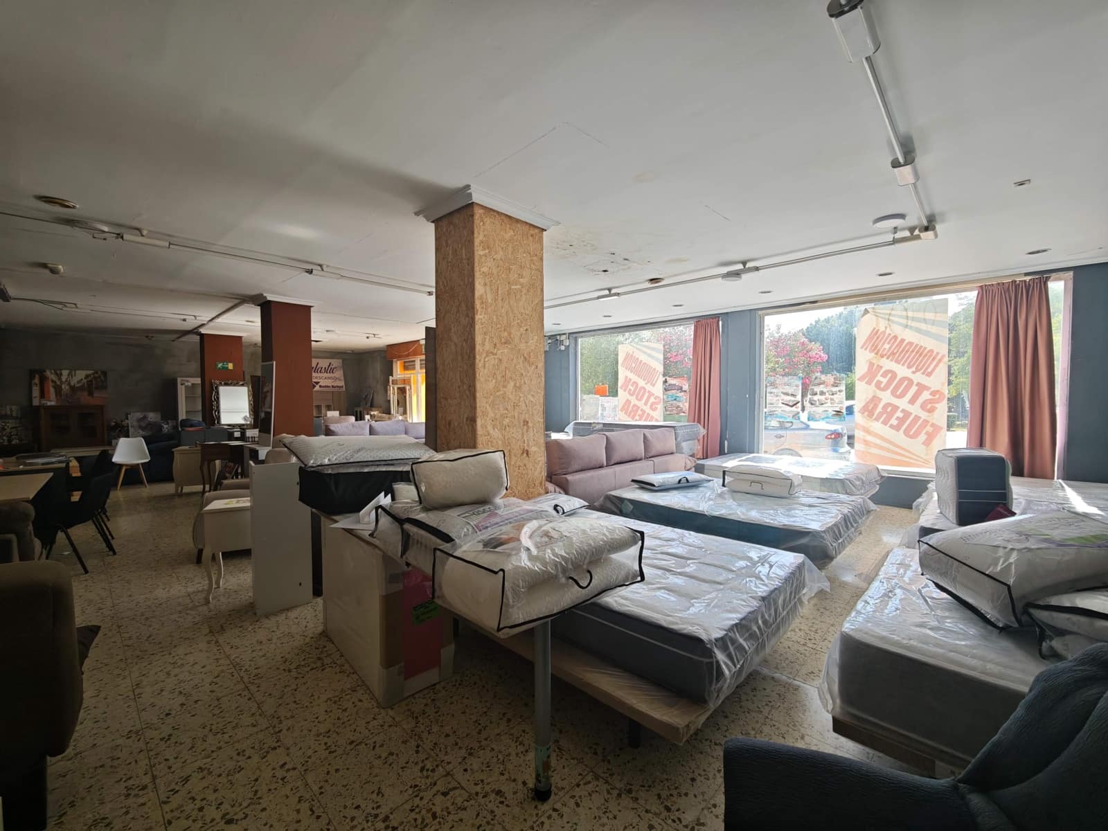 Local Commercial à louer à Algeciras - 1 200 € (Ref: 9986907)