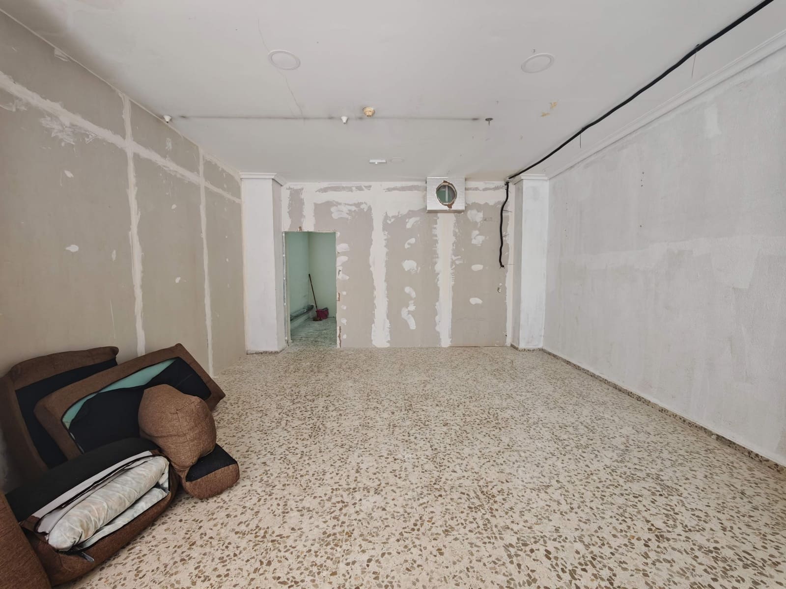 Gewerbe zu vermieten in Algeciras - 500 € (Ref: 9986908)