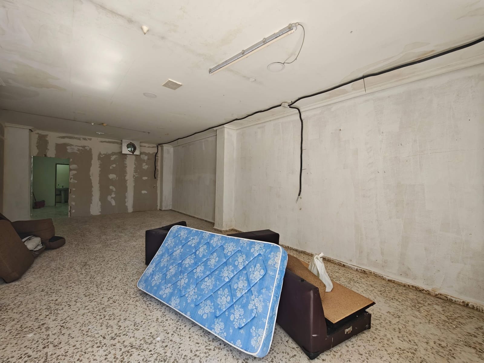 Gewerbe zu vermieten in Algeciras - 500 € (Ref: 9986909)