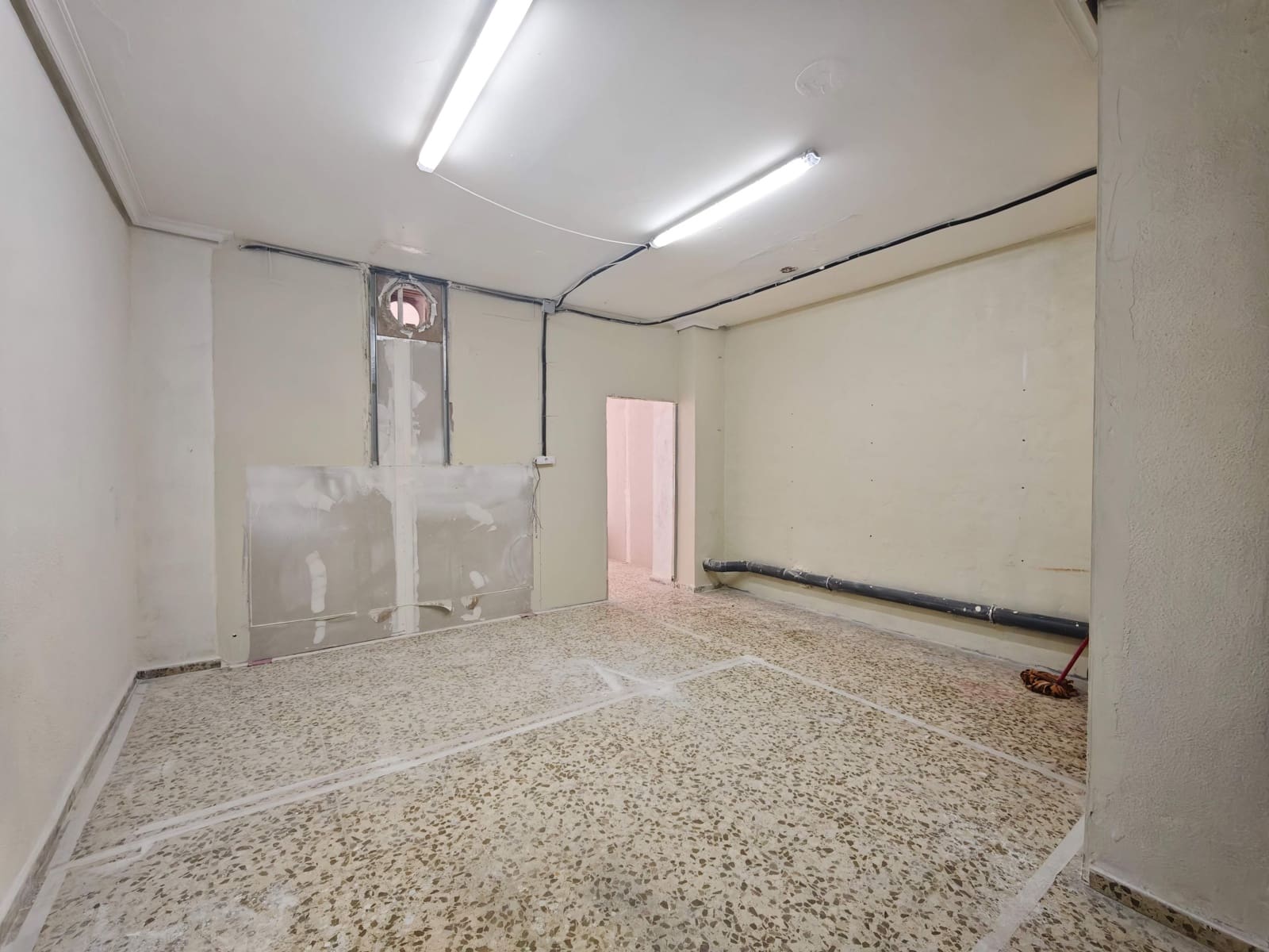Gewerbe zu vermieten in Algeciras - 500 € (Ref: 9986909)