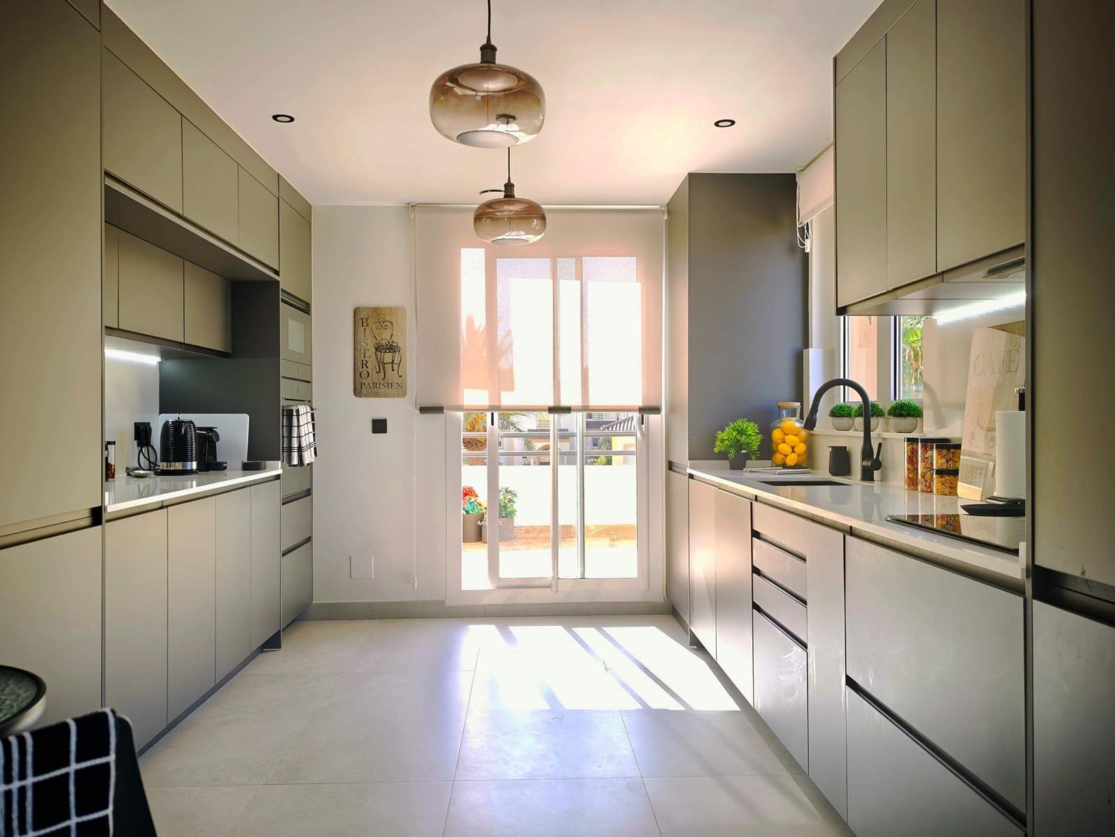 3 chambre Appartement à vendre à San Roque avec piscine garage - 649 000 € (Ref: 9995806)