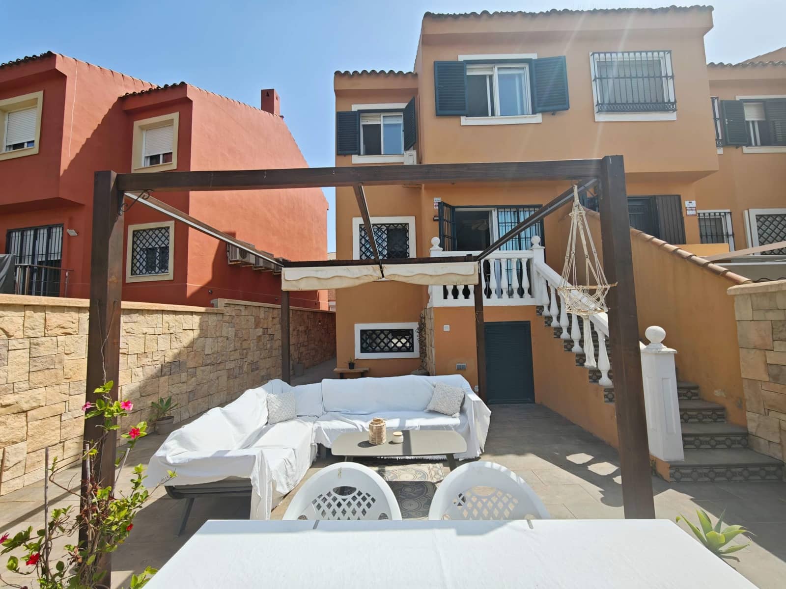 3 sypialnia Dom szeregowy na sprzedaż w Algeciras z garażem - 450 000 € (Ref: 9998845)
